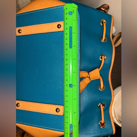 Hand bag, bucket style, draw string, turquoise, colorful inside, feet on bottom - Picture 11 of 11